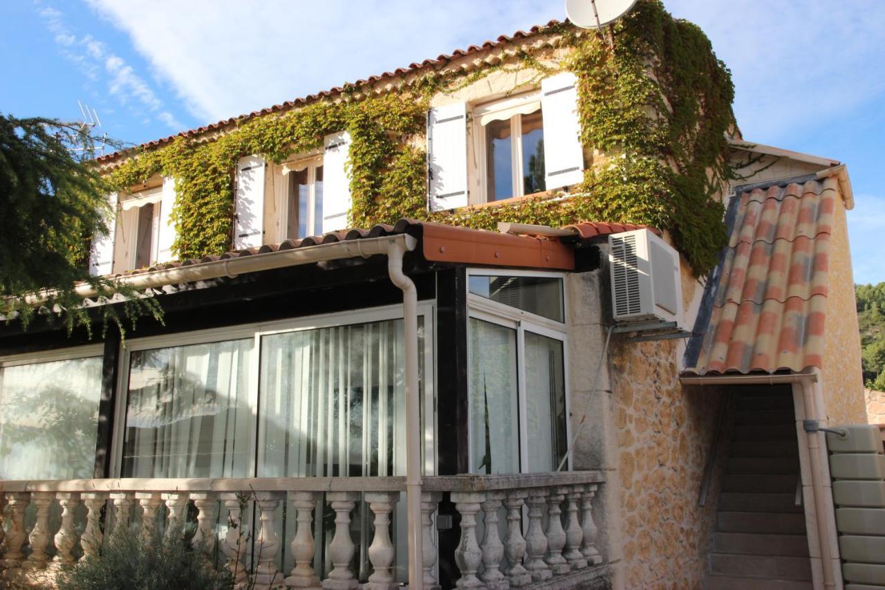 Maison D'Hote Villa Monique Cuges-les-Pins Kültér fotó